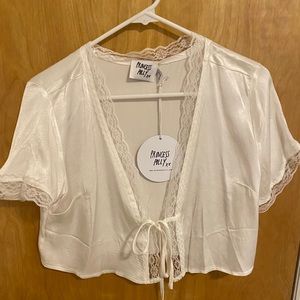 Shirtsleeve Tie Front